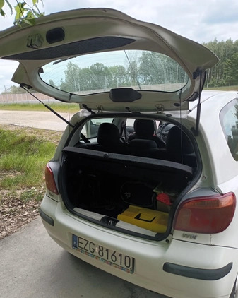 Toyota Yaris cena 4800 przebieg: 232000, rok produkcji 2004 z Zgierz małe 232